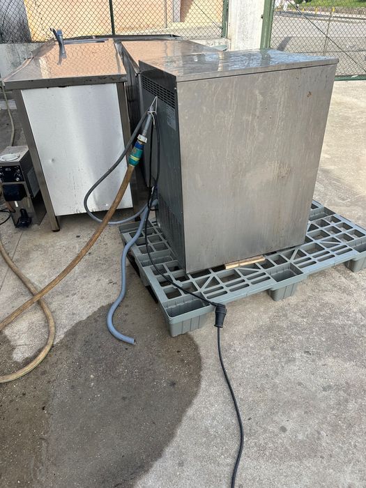 Máquina gelo 40Kg dia recente e em funcionamento