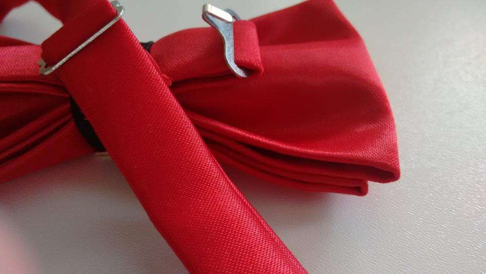 Świąteczna muszka świętego Mikołaja czerwona