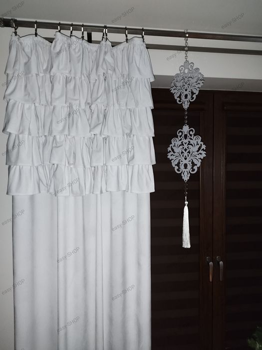 Zawieszka do okna girlanda ażurowa dekor biały