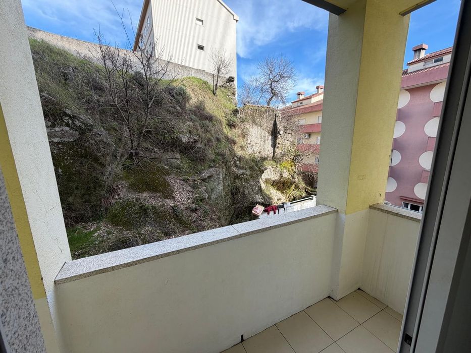 Apartamento T0 com varanda - rua da Saudade (Covilhã)