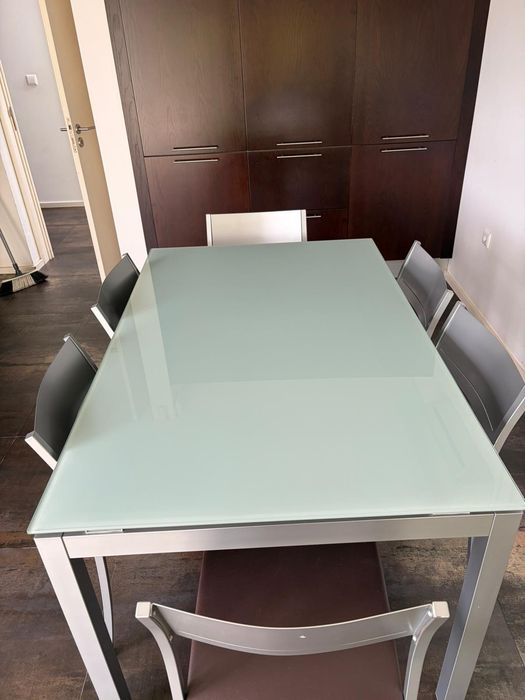 Mesa jantar extensível em vidro com 6 cadeiras
