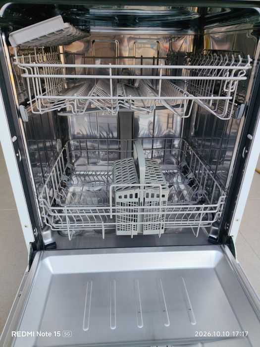 Vendo máquina de lavar loiça Hisense HS622E10W