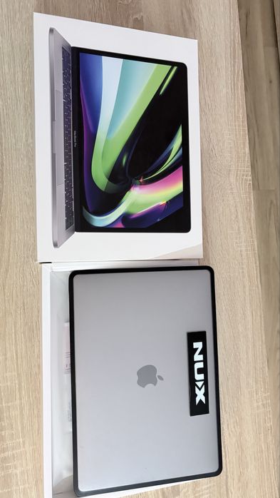 Macbook pro M1 - 13” - 256g ssd 8g Cpu + 8g Gpu