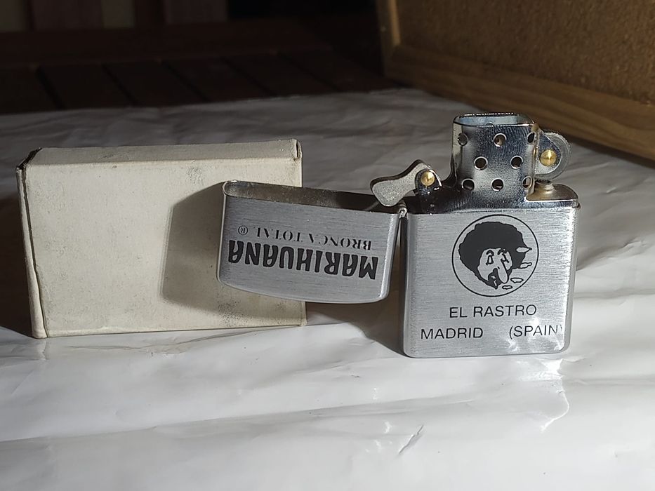 Isqueiro antigo tipo Zippo Marihuana