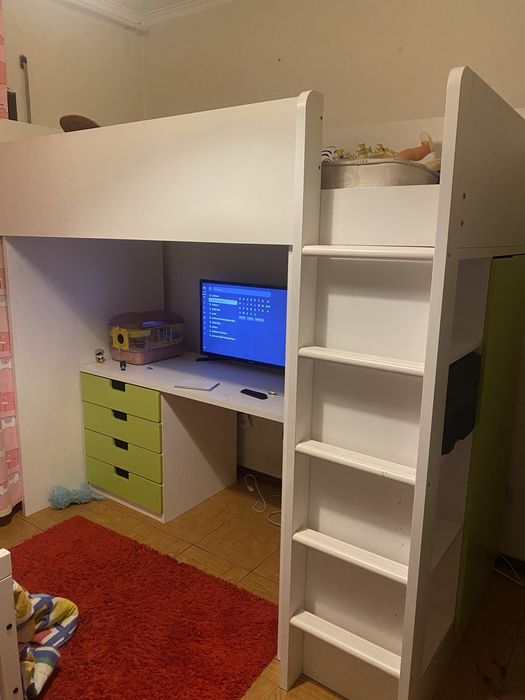 Cama com escritorio