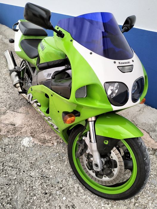 Kawasaki ZX 7r ;