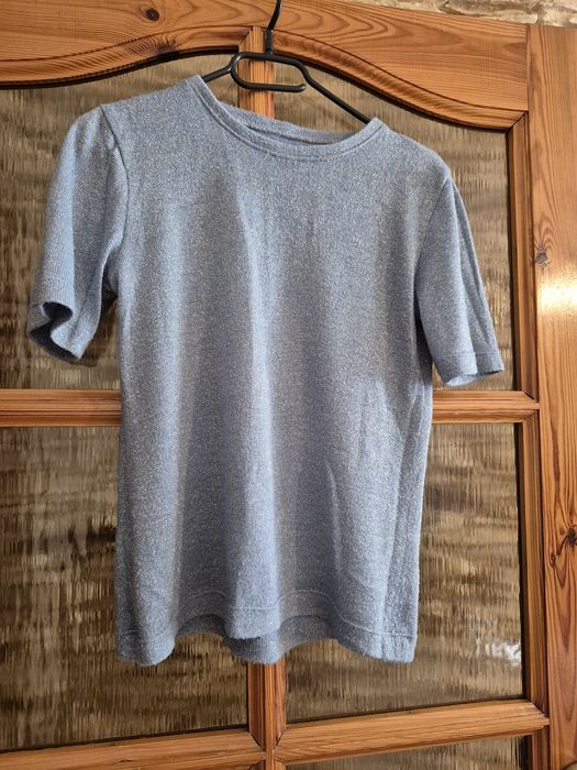 Sweterek bluzka na krótki rękaw niebieski ze srebrną nitką rozmiar 38