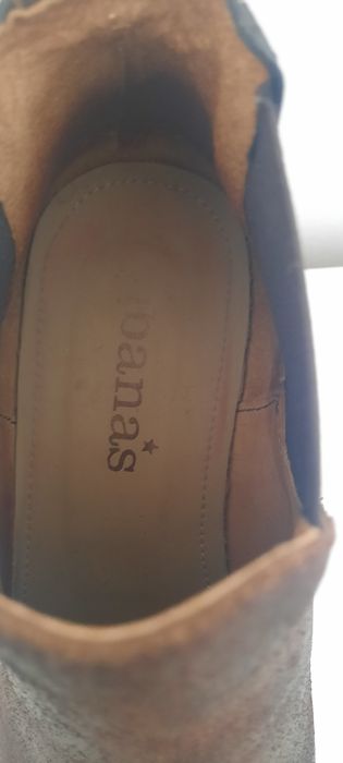 Botas castanhas da Cubanas