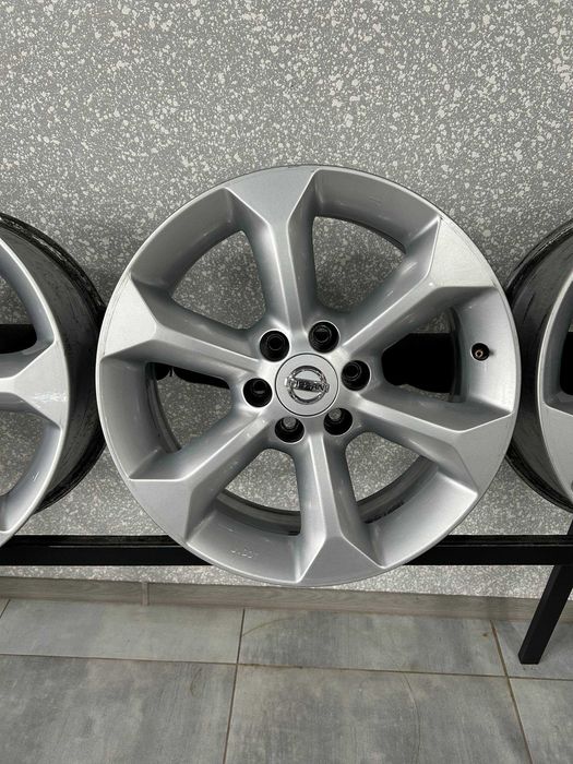 Диски Nissan ОРИГИНАЛ 6/114,3 R17 7J ET30 Dia 66.1