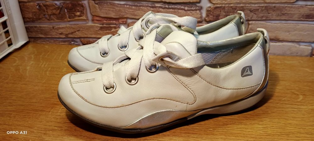 Clarks . Rozmiar 5,5 (38)