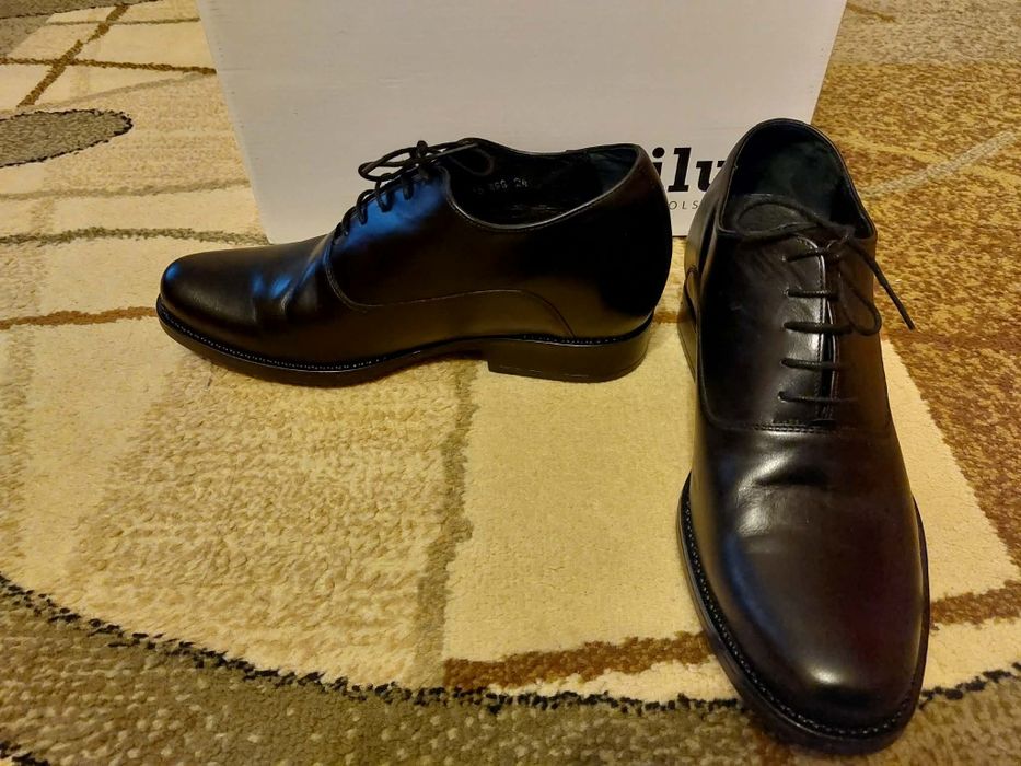 Nowe buty garniturowe czarne skórzane na podwyższeniu rozm 39
