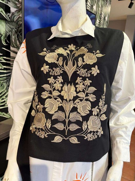 Розкішний вишитий піджак,накидка, манішка