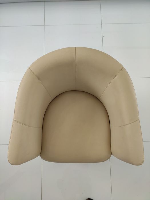 Poltrona Cadeira de Design Moderno – Estilo Lounge (Como Nova)