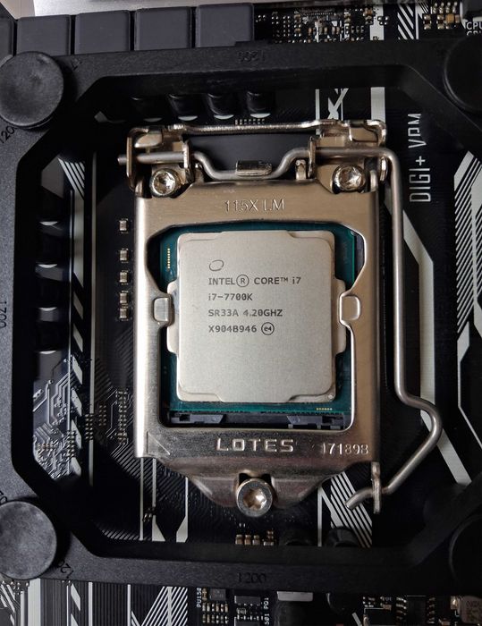 Intel i7-7700K 4.20GHz 8MB + chłodznie