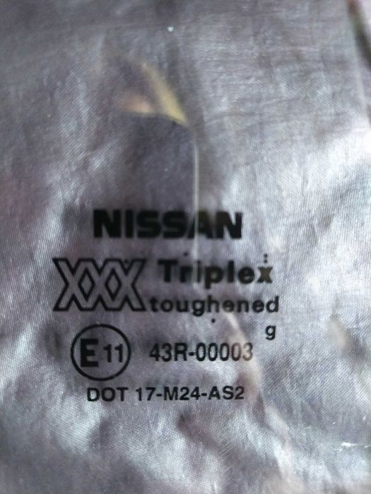 Продам стекла nissan primera11