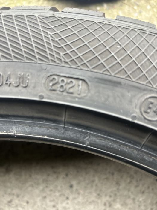 Opony zimowe 235/45R18 x2 szt Continental 21r . Seal