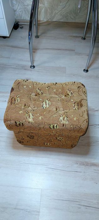 Пуф з нішею для речей