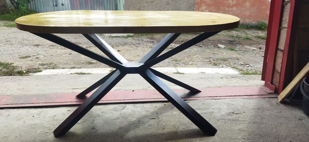 Стіл у стилі лофт