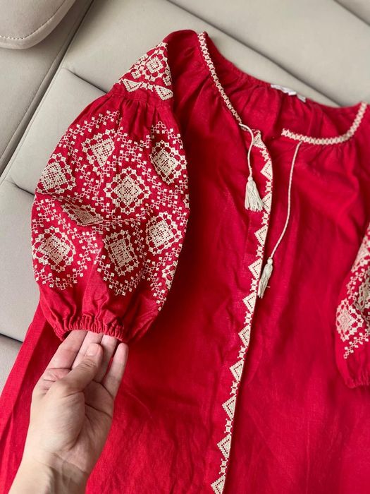 Жіноча сукня вишиванка