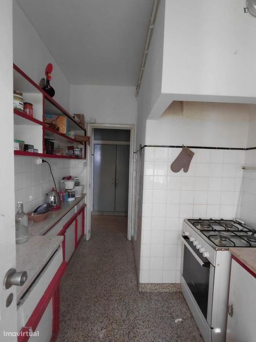 Quarto - localizado em Roma-Areeiro Lisbon