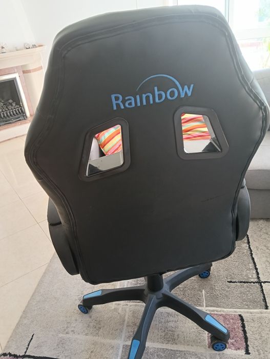 Cadeira gaming da marca Rainbow,