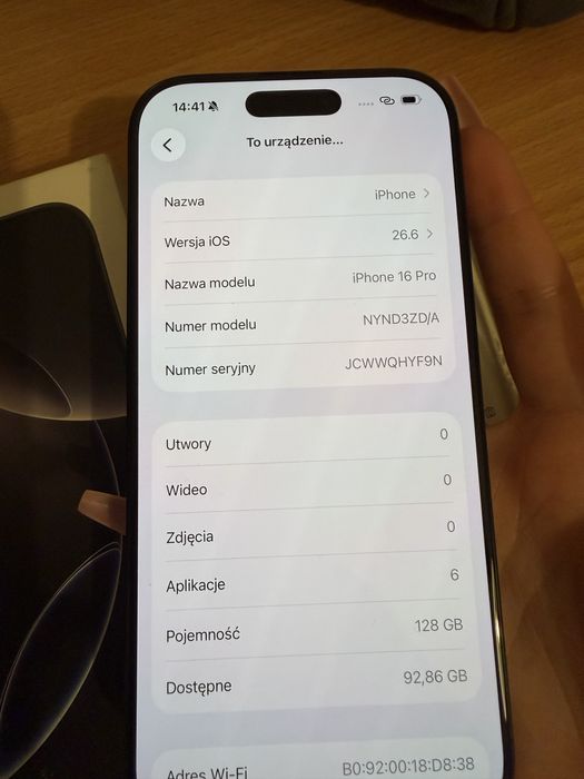 Nowy iPhone 16 Pro 128 GB w kolorze Black Titanium (czarny tytan)