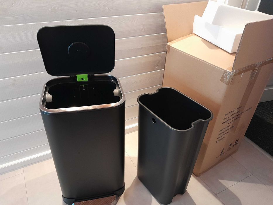 Kosz na śmieci 32 l Amazon Basics z pokrywą nowy outlet niesprawny