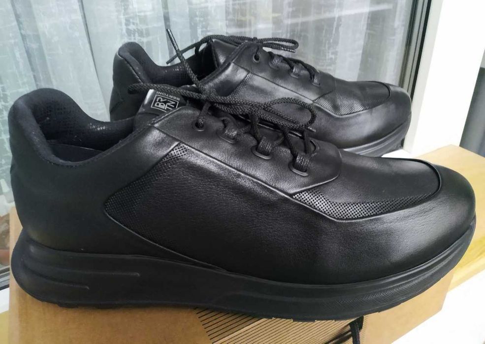 Продам мужские кроссовки (ботинки). Фабрика "Bertoni"