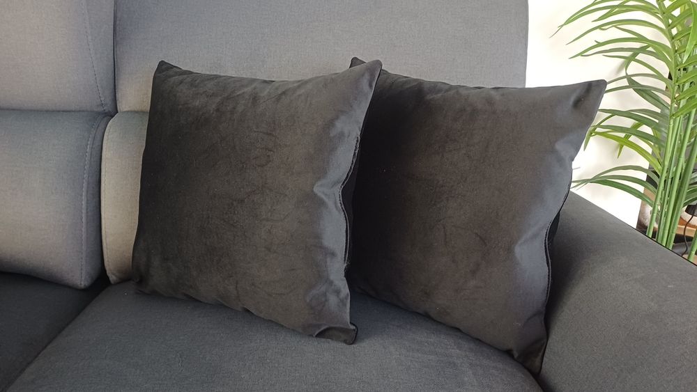 2 Almofadas pretas  (novas)-40x40
Novas
40x40