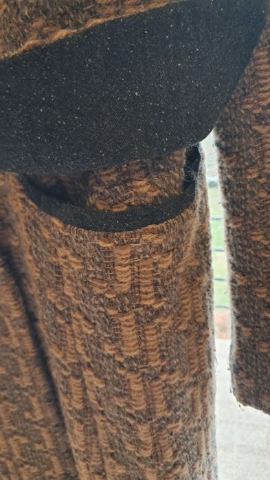 Casaco comprido pelo joelho Benetton, mulher em bom estado