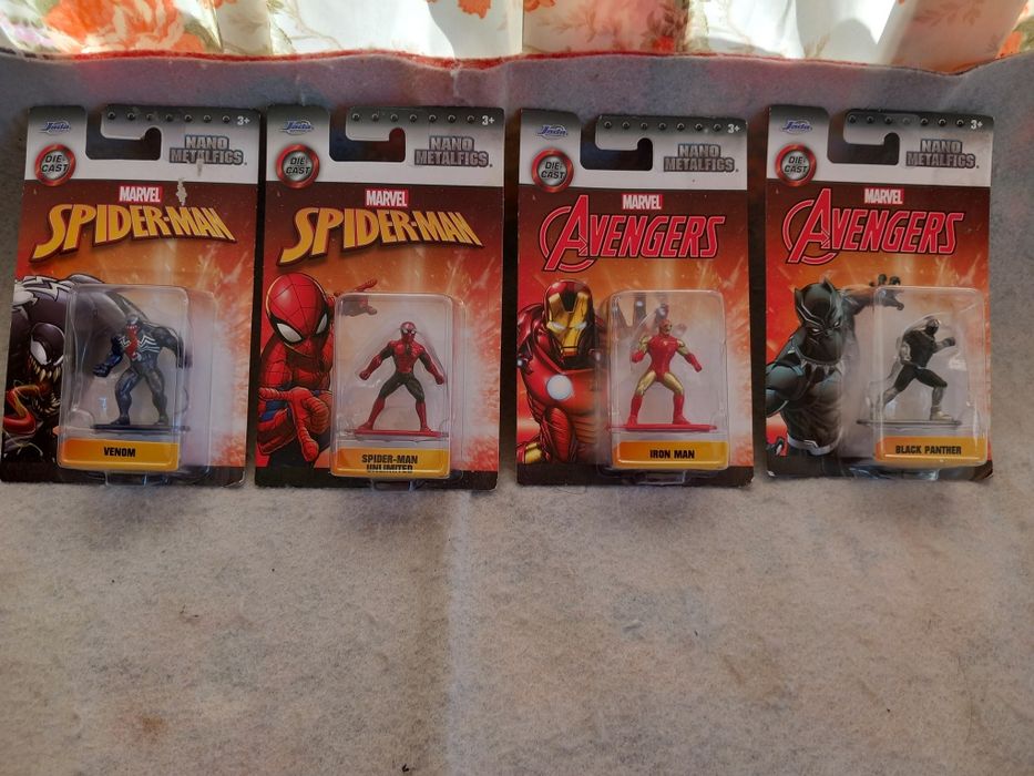 Minifiguras marvel de metal