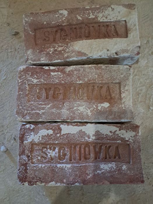 Стара цегла з клеймом СУГНОВКА, 1880–1917 р