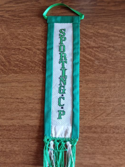 Cachecóis desportivos ou fitas de pendurar