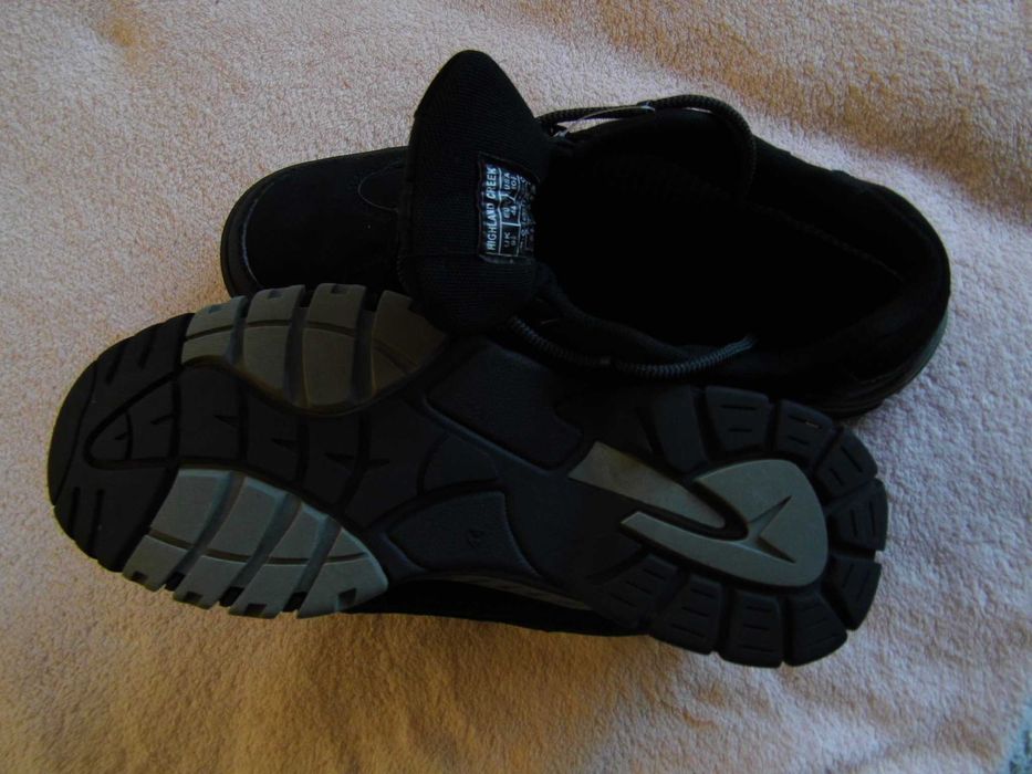 Czarne wodoodporne buty sportowe 44