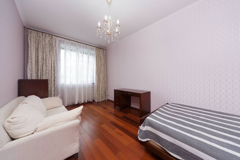 Аренда  дома возле моря  / Аркадия  , бассейн  , 8 соток, подвал ,свет