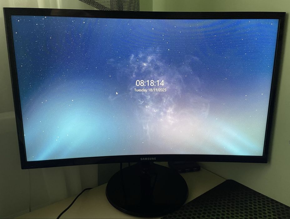 монитор Samsung C24F390FH