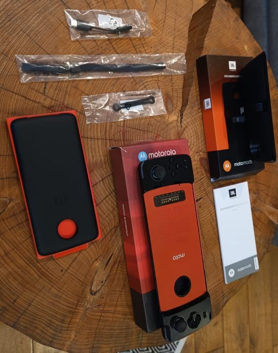 Motorola Moto Mods/ głośnik/ gamepad/ ładujace placki/ plus dodatki