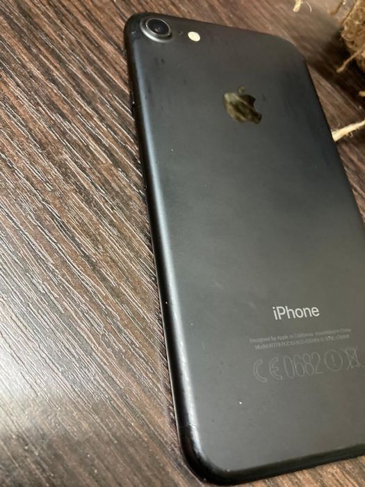 Телефон смартфон Apple iPhone 7  Black