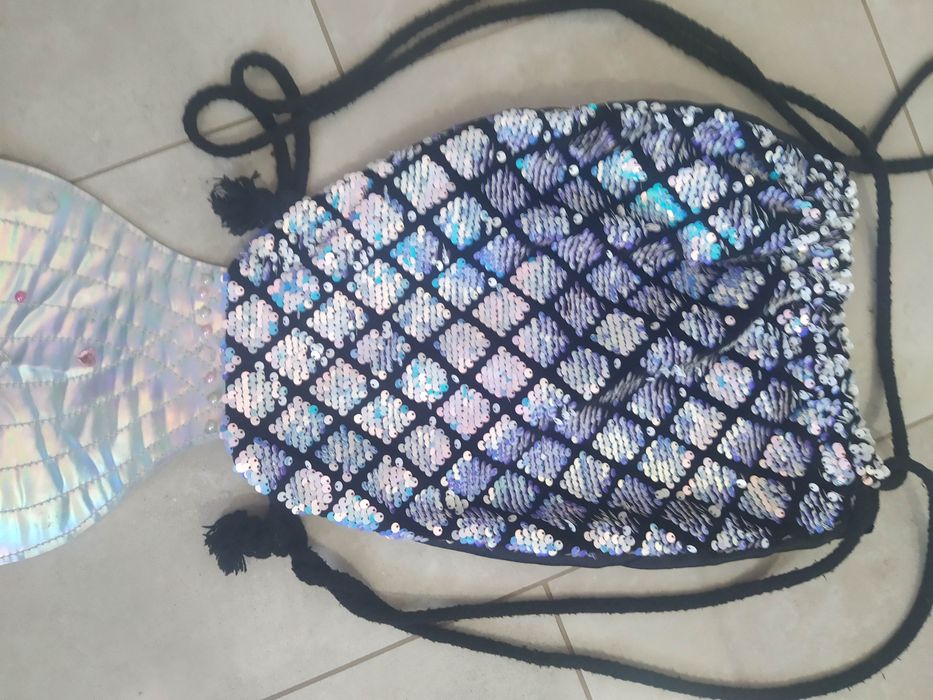 Worek rybi ogon z przekręcany mi cekinami.