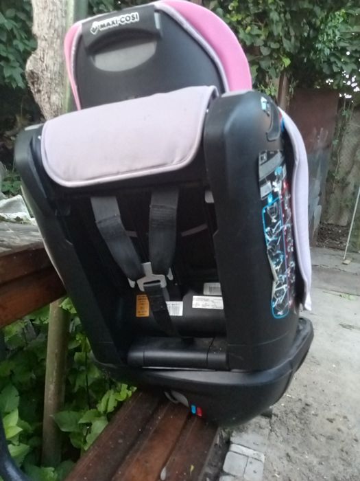 Автомобильное детское кресло  Италия фирма Опал  сооющения не читаю