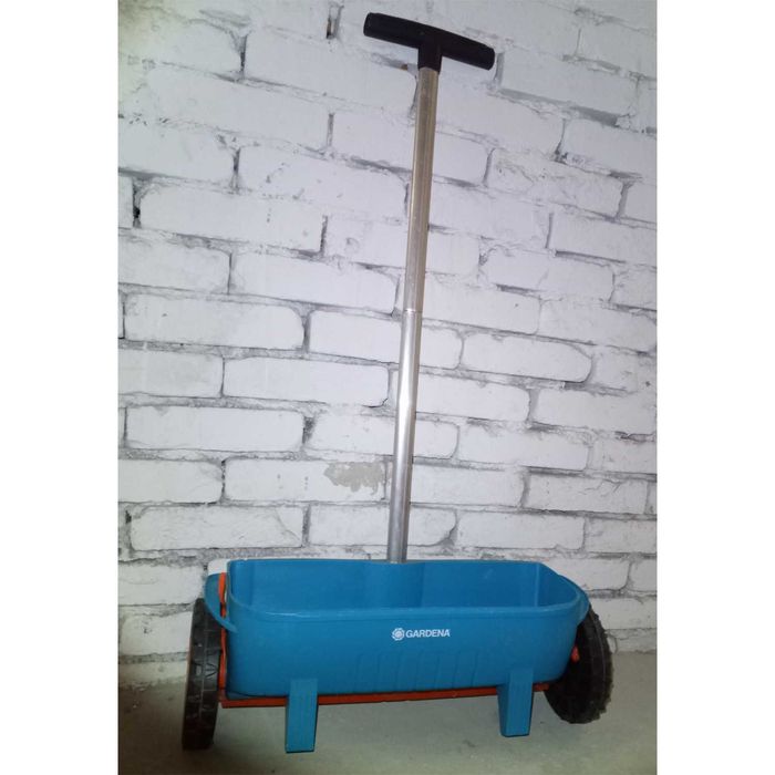 Ogrodowy siewnik na kółkach Gardena. Do nasion, trawy, soli, piasku...