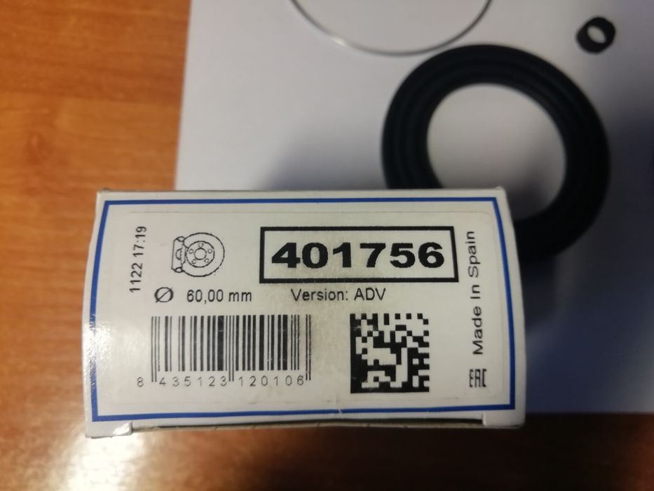 Продам пильник супорта Corolla 150