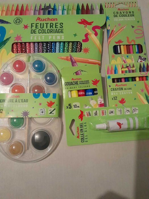 Kit material escolar, Novo