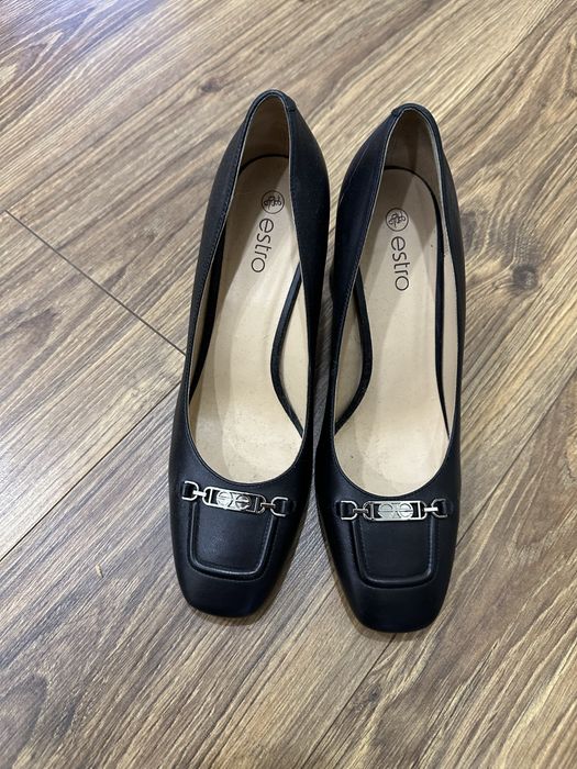 Жіночі туфлі від estro