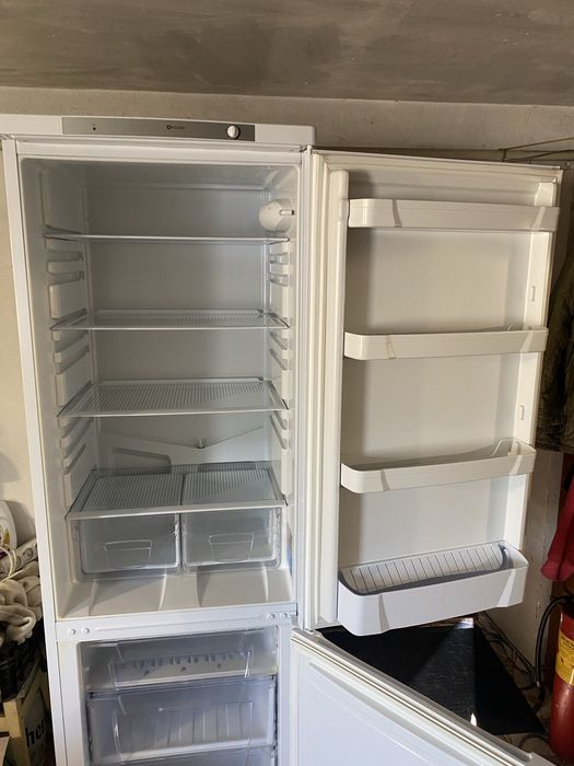 Холодильник двокамерний Indesit NBS18AA