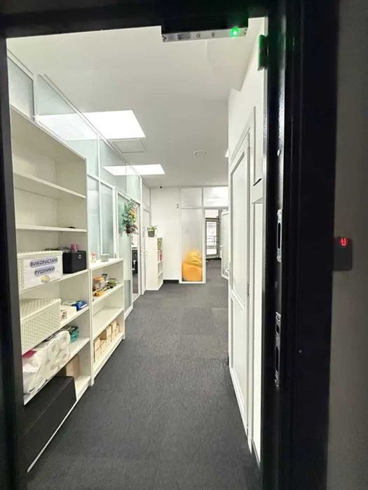 ЦЕНТР КИЄВА, Бессарабка, офіс 200кв.м з власною терасою