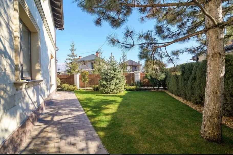 с 15 августа! просмотры уже! Совиньон,дом с бассейном