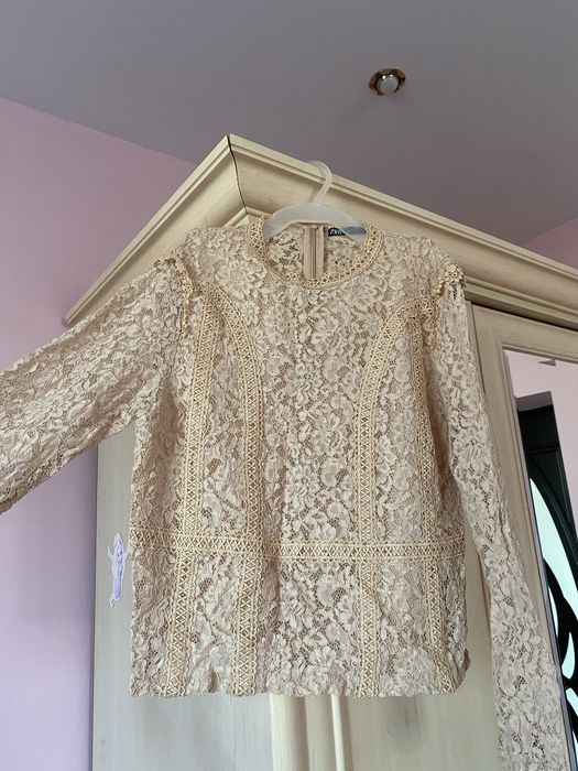 Блуза жіноча бежева ZARA. Підходить для святкового образу