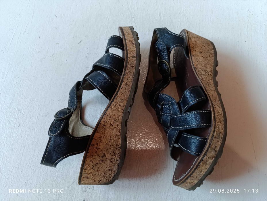 sandały skórzane Fly London