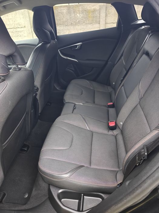 Volvo V40 Cross Country Momentum